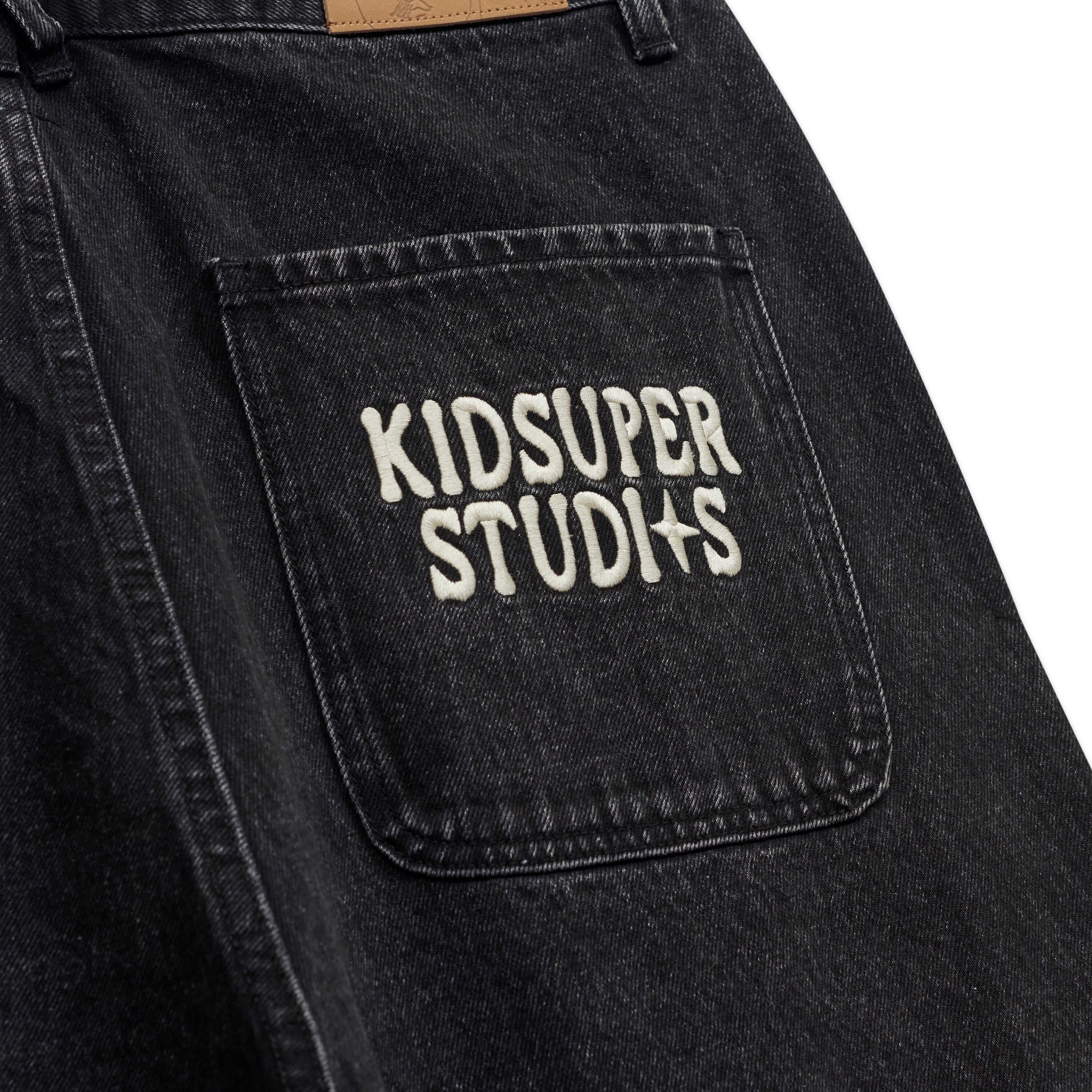 Patches Denim Short [Black]