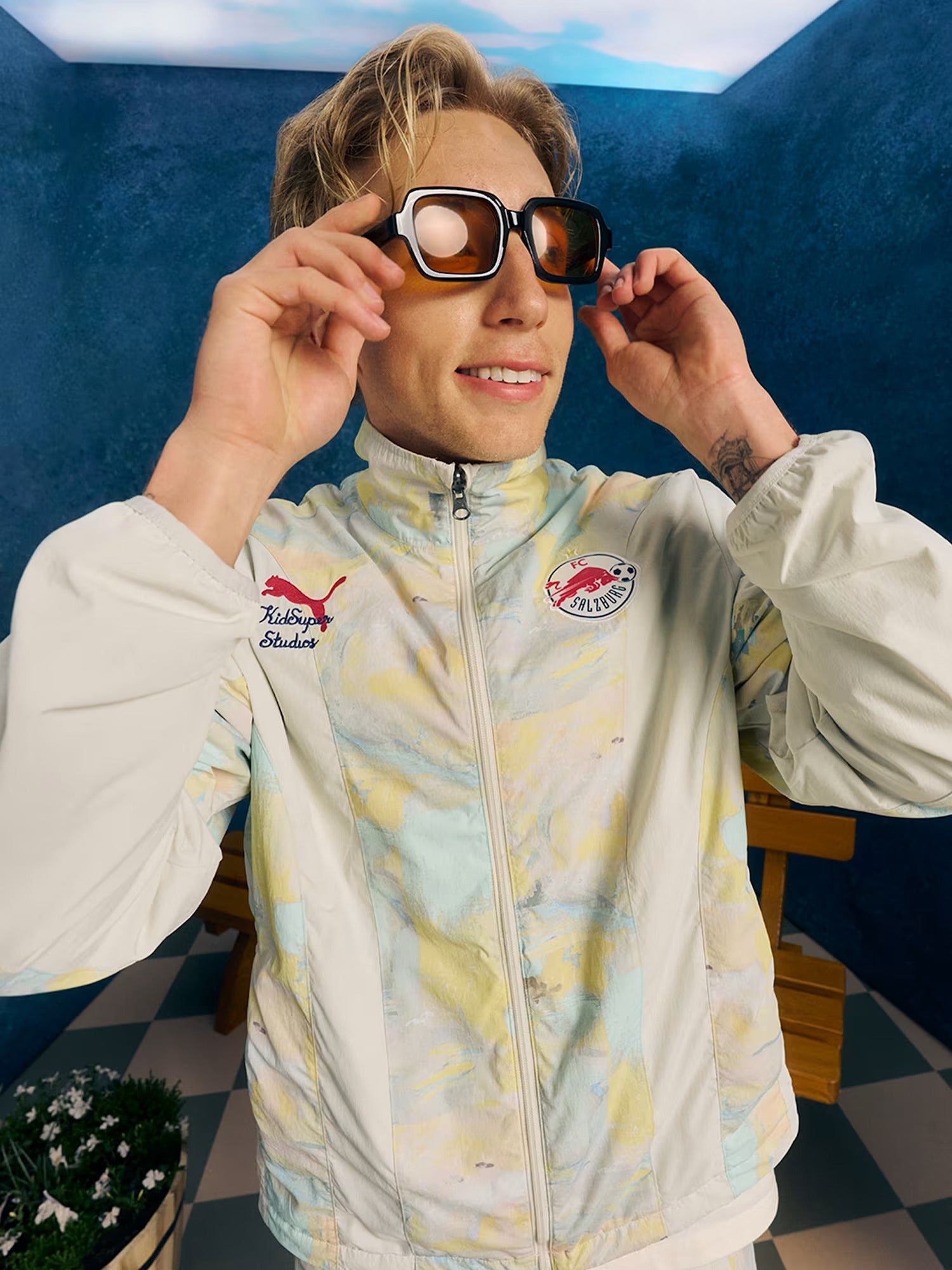 FC Red Bull Salzburg REVERSIBLE JACKET [Frosted Ivory/PUMA Red